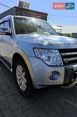 Позашляховик / Кросовер Mitsubishi Pajero Wagon 2011 в 