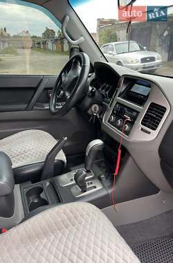 Внедорожник / Кроссовер Mitsubishi Pajero Wagon 2004 в 