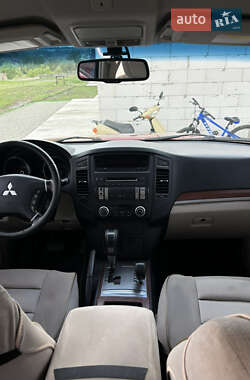 Внедорожник / Кроссовер Mitsubishi Pajero Wagon 2007 в 