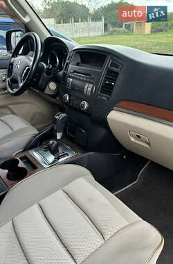Внедорожник / Кроссовер Mitsubishi Pajero Wagon 2007 в 