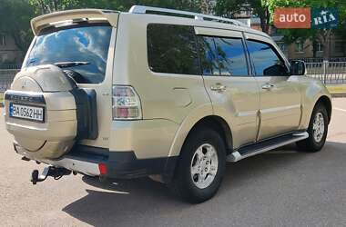 Внедорожник / Кроссовер Mitsubishi Pajero Wagon 2007 в 