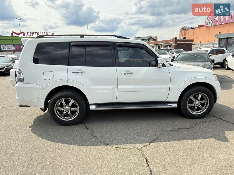 Позашляховик / Кросовер Mitsubishi Pajero Wagon 2012 в Києві
