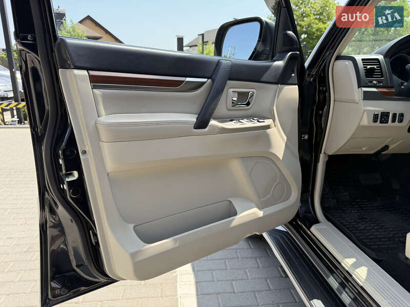 Внедорожник / Кроссовер Mitsubishi Pajero Wagon 2008 в Киеве