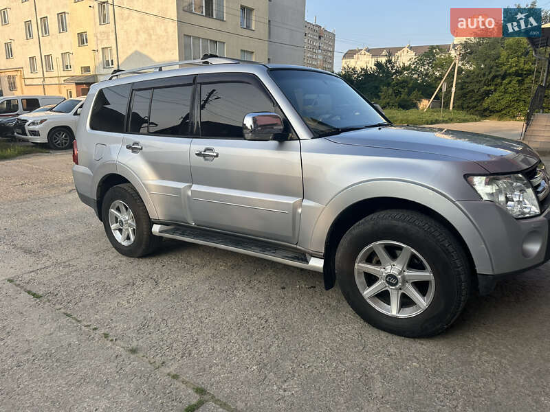Позашляховик / Кросовер Mitsubishi Pajero Wagon 2008 в 