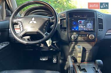 Внедорожник / Кроссовер Mitsubishi Pajero Wagon 2007 в 