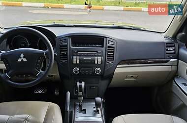 Внедорожник / Кроссовер Mitsubishi Pajero Wagon 2014 в 