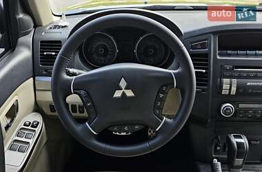 Внедорожник / Кроссовер Mitsubishi Pajero Wagon 2014 в 