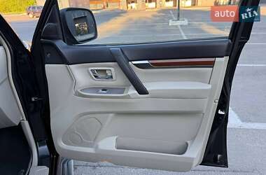 Внедорожник / Кроссовер Mitsubishi Pajero Wagon 2007 в 