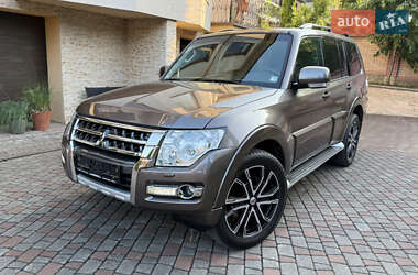 Внедорожник / Кроссовер Mitsubishi Pajero Wagon 2013 в 