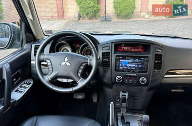 Внедорожник / Кроссовер Mitsubishi Pajero Wagon 2013 в 
