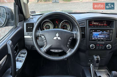 Внедорожник / Кроссовер Mitsubishi Pajero Wagon 2013 в 