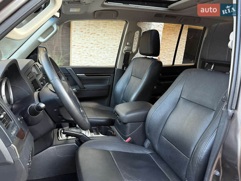 Внедорожник / Кроссовер Mitsubishi Pajero Wagon 2013 в Черновцах