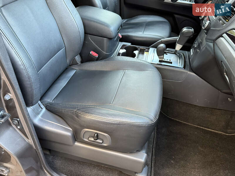 Внедорожник / Кроссовер Mitsubishi Pajero Wagon 2013 в Черновцах