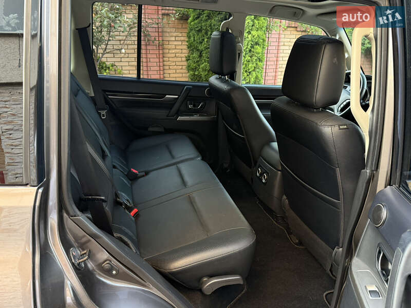 Внедорожник / Кроссовер Mitsubishi Pajero Wagon 2013 в Черновцах