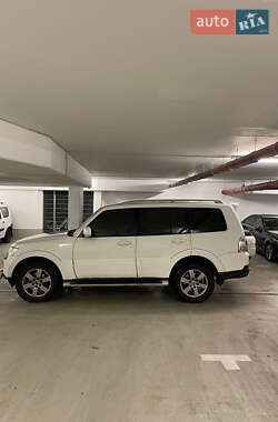 Внедорожник / Кроссовер Mitsubishi Pajero Wagon 2009 в 