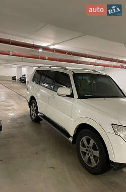 Внедорожник / Кроссовер Mitsubishi Pajero Wagon 2009 в 