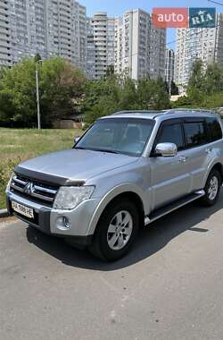 Внедорожник / Кроссовер Mitsubishi Pajero Wagon 2008 в 