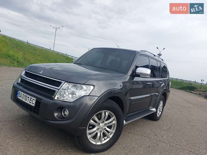 Внедорожник / Кроссовер Mitsubishi Pajero Wagon 2013 в Благовещенском