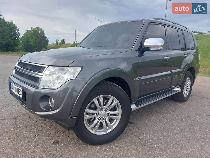 Внедорожник / Кроссовер Mitsubishi Pajero Wagon 2013 в Благовещенском