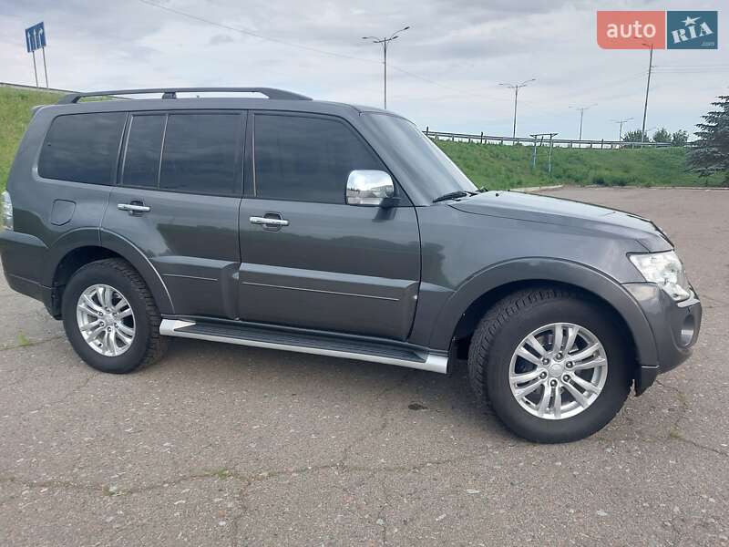 Внедорожник / Кроссовер Mitsubishi Pajero Wagon 2013 в Благовещенском