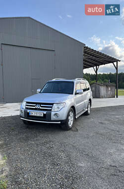 Позашляховик / Кросовер Mitsubishi Pajero Wagon 2008 в Костопілі