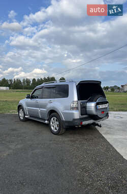 Внедорожник / Кроссовер Mitsubishi Pajero Wagon 2008 в 