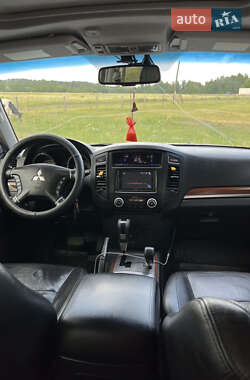 Внедорожник / Кроссовер Mitsubishi Pajero Wagon 2008 в 