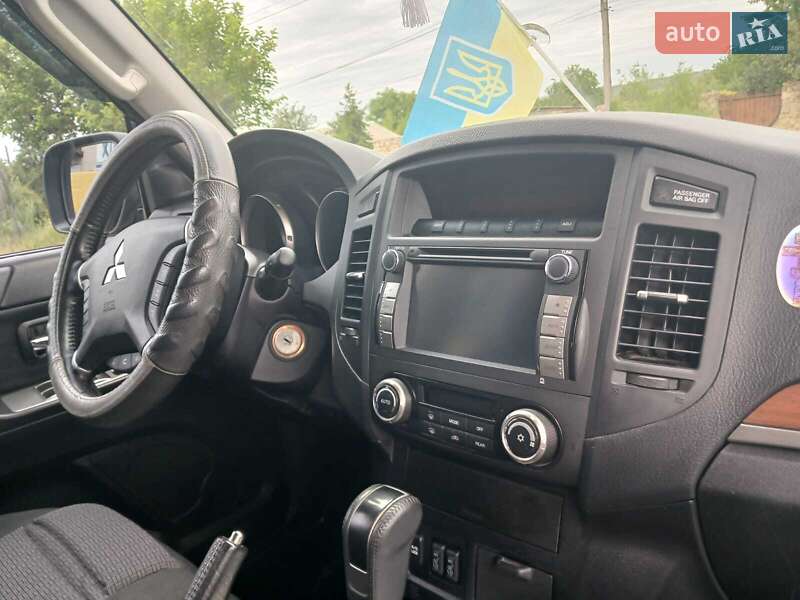 Внедорожник / Кроссовер Mitsubishi Pajero Wagon 2011 в Киеве