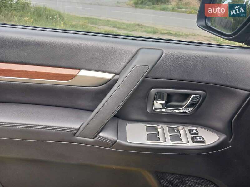 Внедорожник / Кроссовер Mitsubishi Pajero Wagon 2011 в Киеве