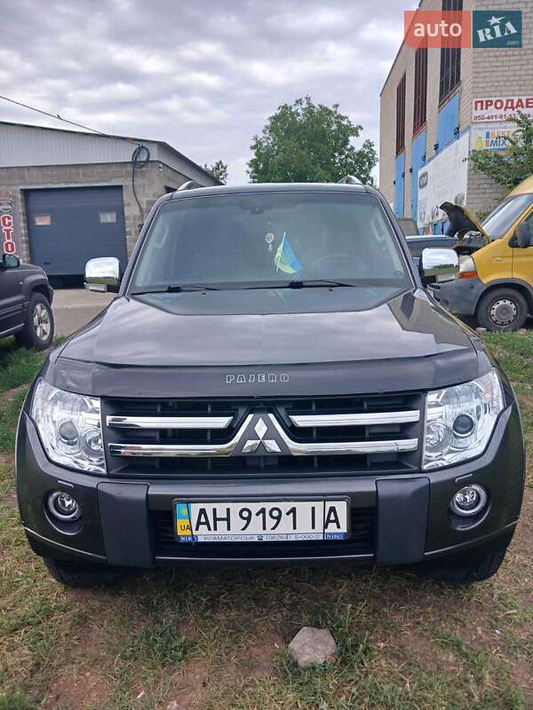 Внедорожник / Кроссовер Mitsubishi Pajero Wagon 2011 в Киеве