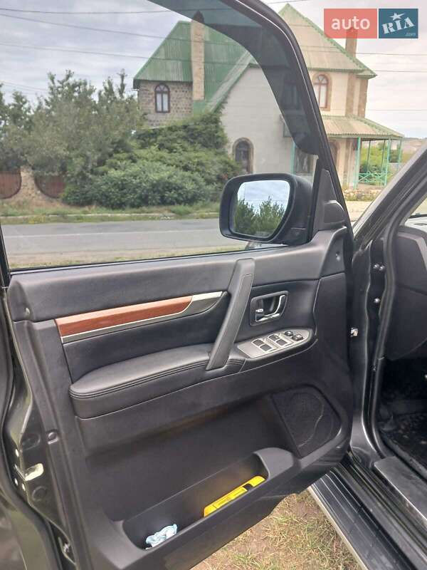 Внедорожник / Кроссовер Mitsubishi Pajero Wagon 2011 в Киеве