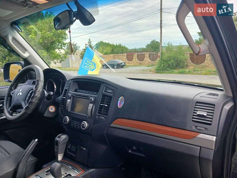 Внедорожник / Кроссовер Mitsubishi Pajero Wagon 2011 в Киеве