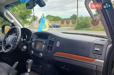 Внедорожник / Кроссовер Mitsubishi Pajero Wagon 2011 в 