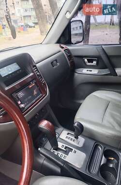 Внедорожник / Кроссовер Mitsubishi Pajero Wagon 2007 в 