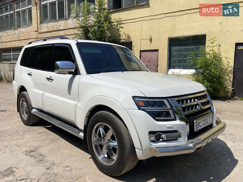 Mitsubishi Pajero Wagon 2013