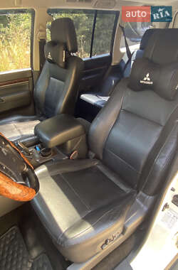 Внедорожник / Кроссовер Mitsubishi Pajero Wagon 2013 в 
