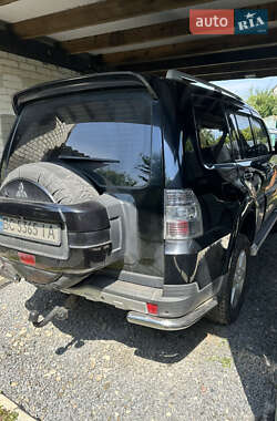 Внедорожник / Кроссовер Mitsubishi Pajero Wagon 2007 в 