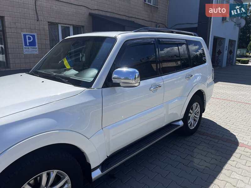 Внедорожник / Кроссовер Mitsubishi Pajero Wagon 2012 в Малине