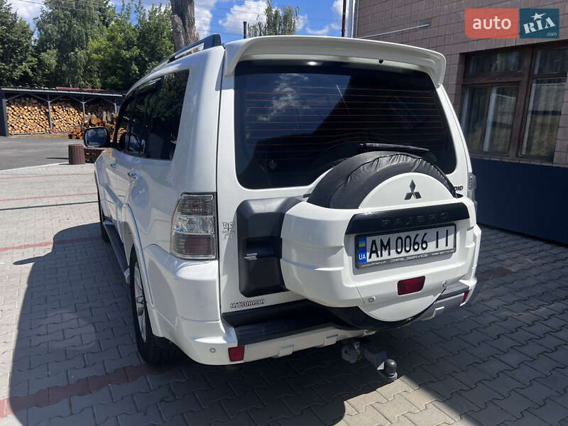 Внедорожник / Кроссовер Mitsubishi Pajero Wagon 2012 в Малине