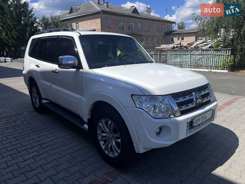 Внедорожник / Кроссовер Mitsubishi Pajero Wagon 2012 в Малине