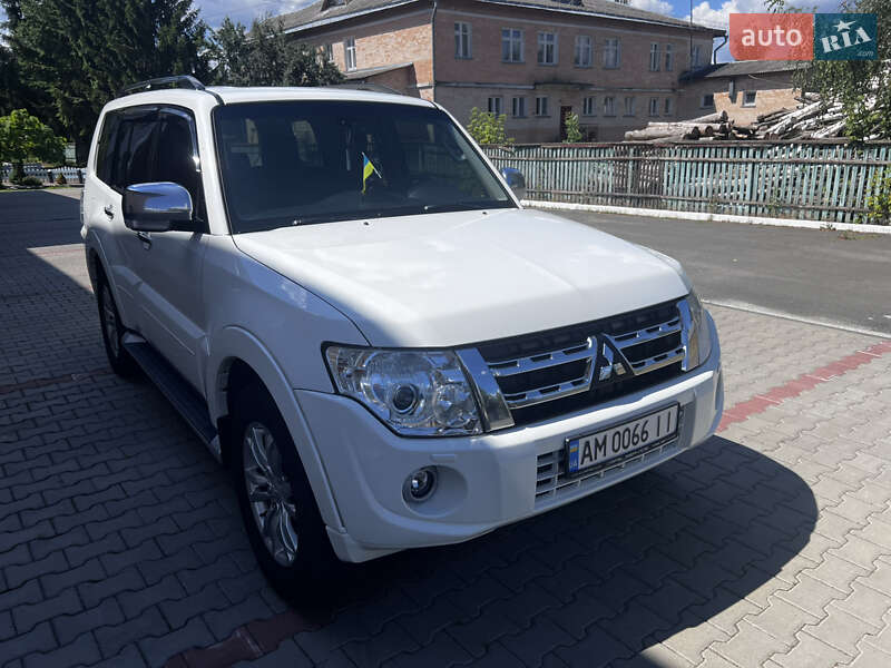Внедорожник / Кроссовер Mitsubishi Pajero Wagon 2012 в Малине