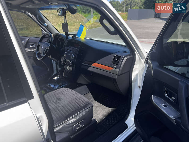 Внедорожник / Кроссовер Mitsubishi Pajero Wagon 2012 в Малине
