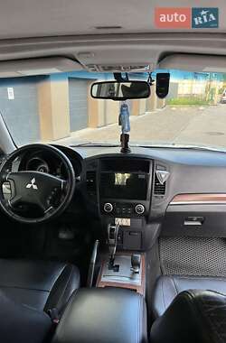 Внедорожник / Кроссовер Mitsubishi Pajero Wagon 2008 в 