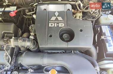 Внедорожник / Кроссовер Mitsubishi Pajero Wagon 2012 в 
