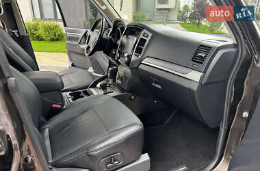 Внедорожник / Кроссовер Mitsubishi Pajero Wagon 2019 в 