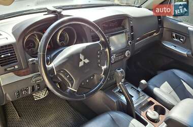 Позашляховик / Кросовер Mitsubishi Pajero Wagon 2013 в 