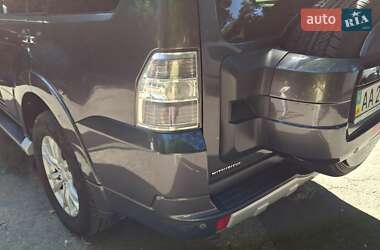 Позашляховик / Кросовер Mitsubishi Pajero Wagon 2013 в 
