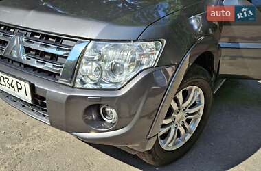 Позашляховик / Кросовер Mitsubishi Pajero Wagon 2013 в 