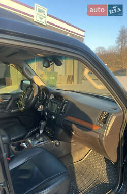 Позашляховик / Кросовер Mitsubishi Pajero Wagon 2012 в 