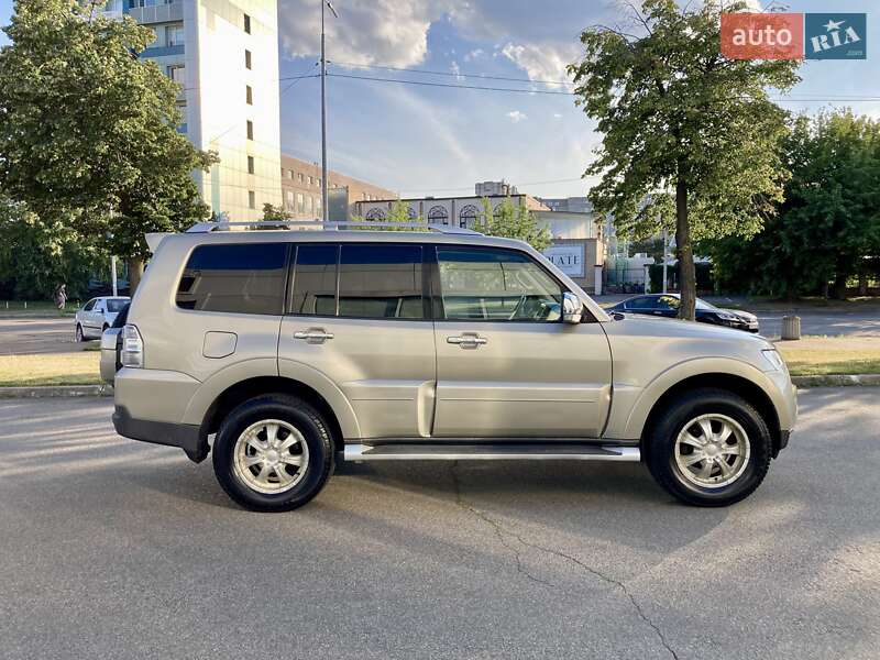 Внедорожник / Кроссовер Mitsubishi Pajero Wagon 2007 в Киеве